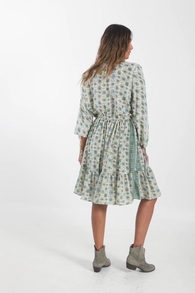 Vestido con mangas en seda fría