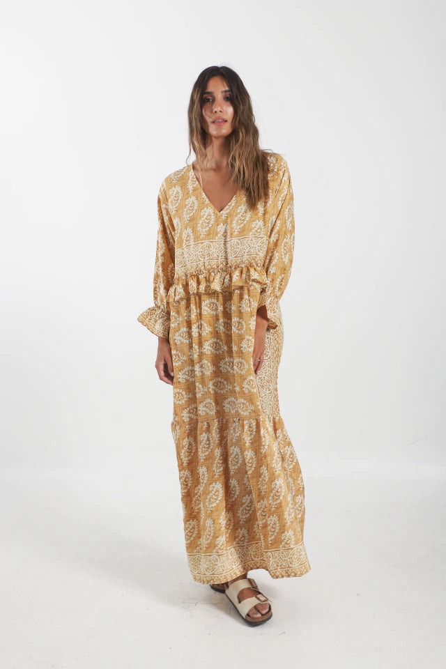 Vestido en seda fría miel
