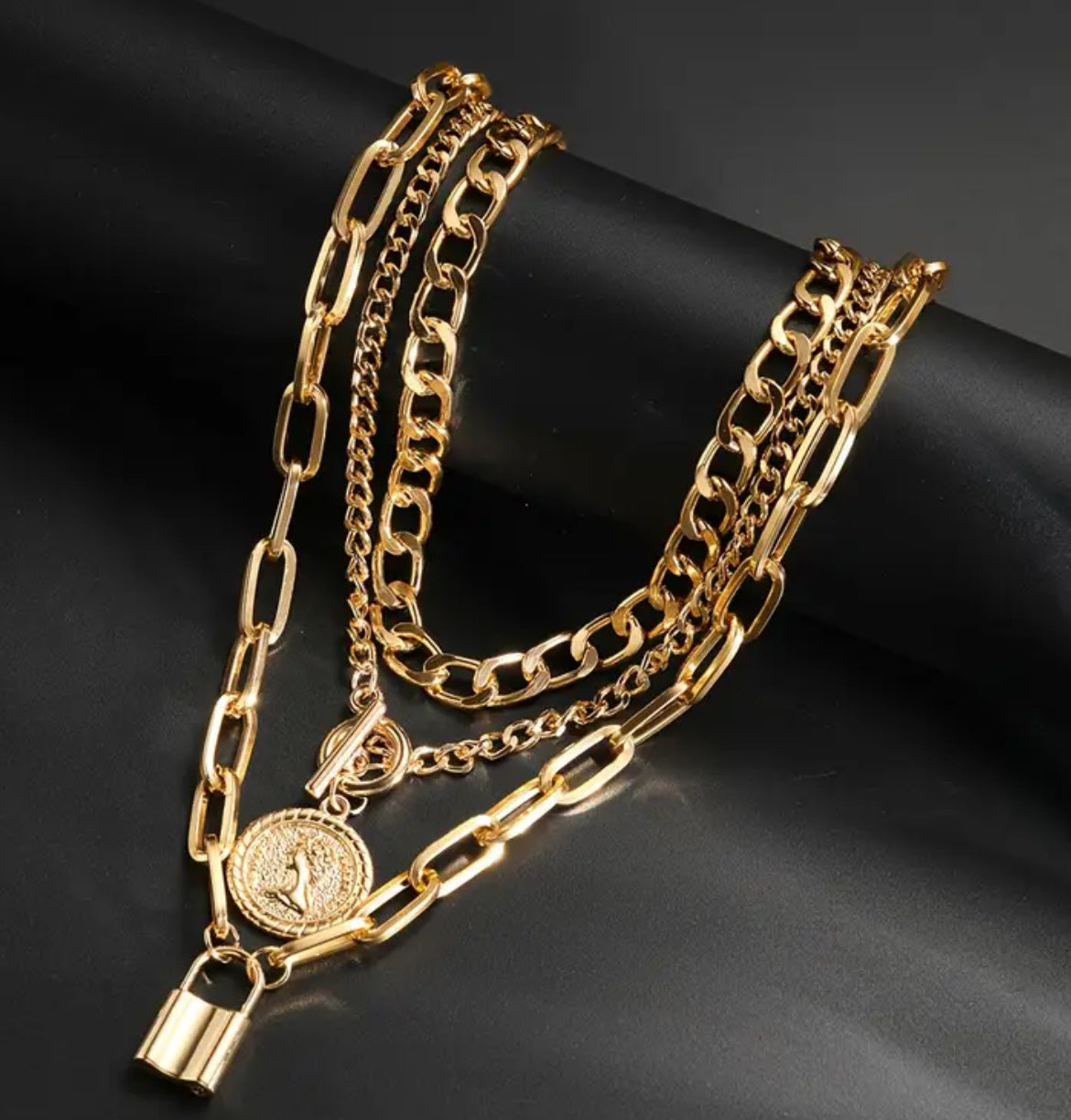 Collar triple cadena candado