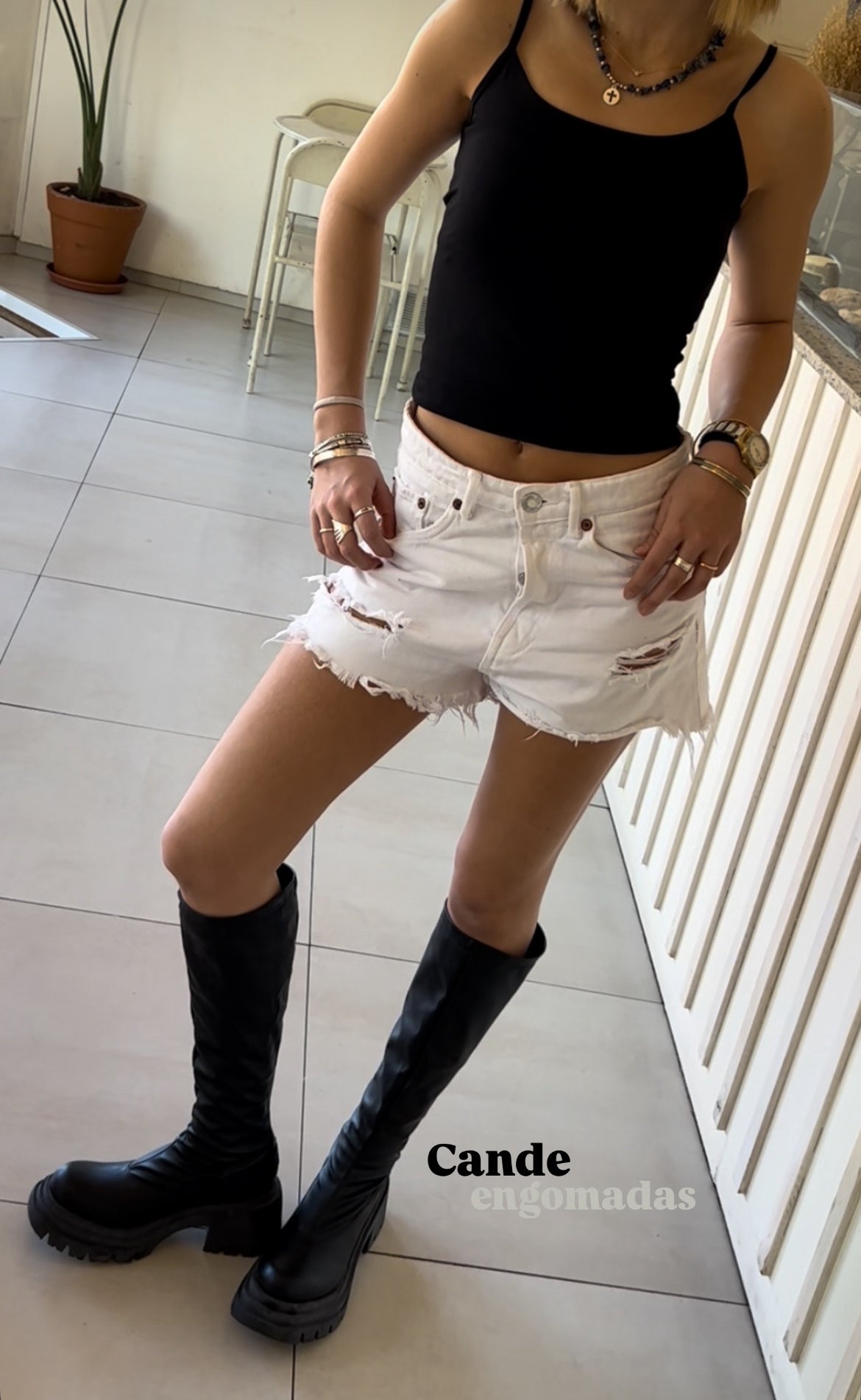 Bota elastizada engomada caña alta