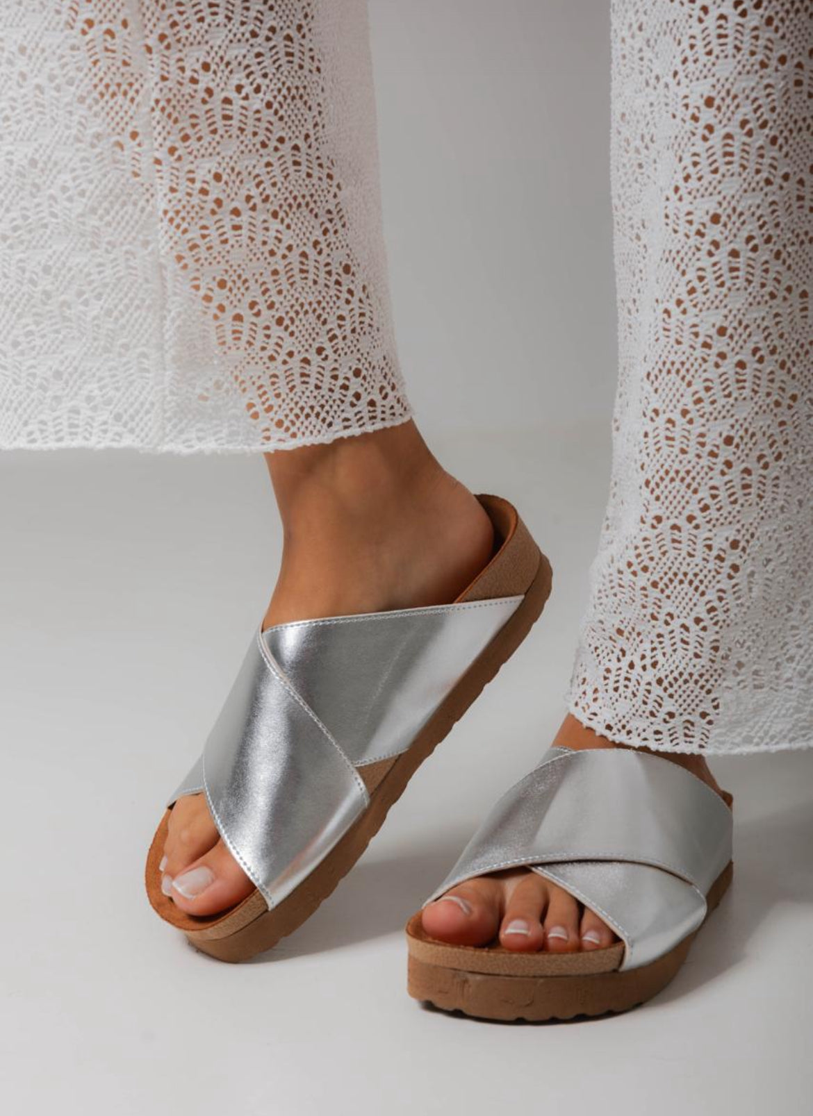 Sandalia modelo birk cuero plata