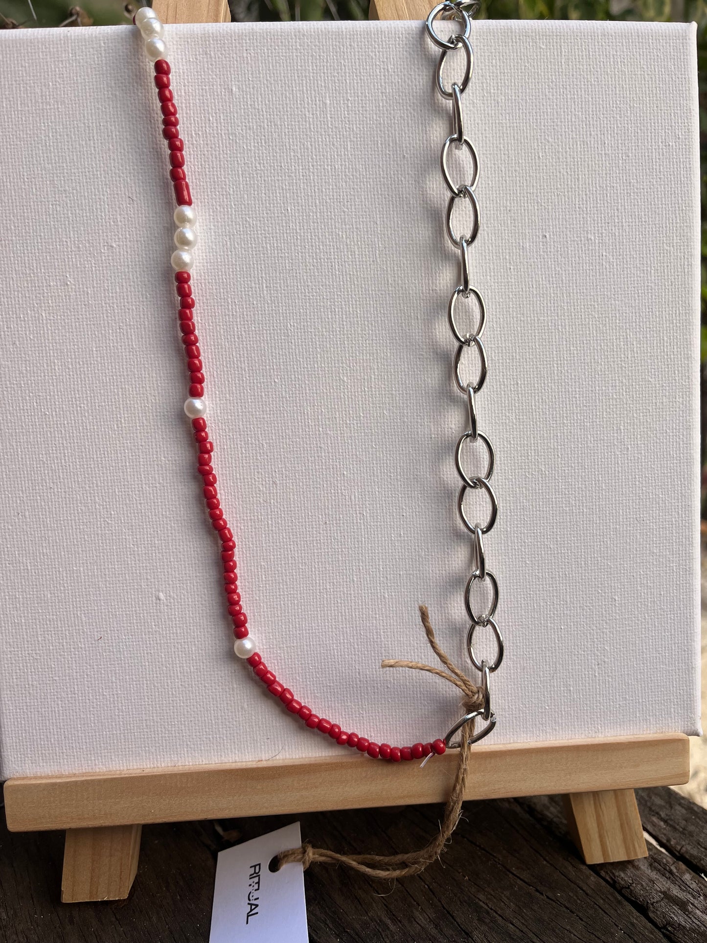 Collar combinado plateado y rojo