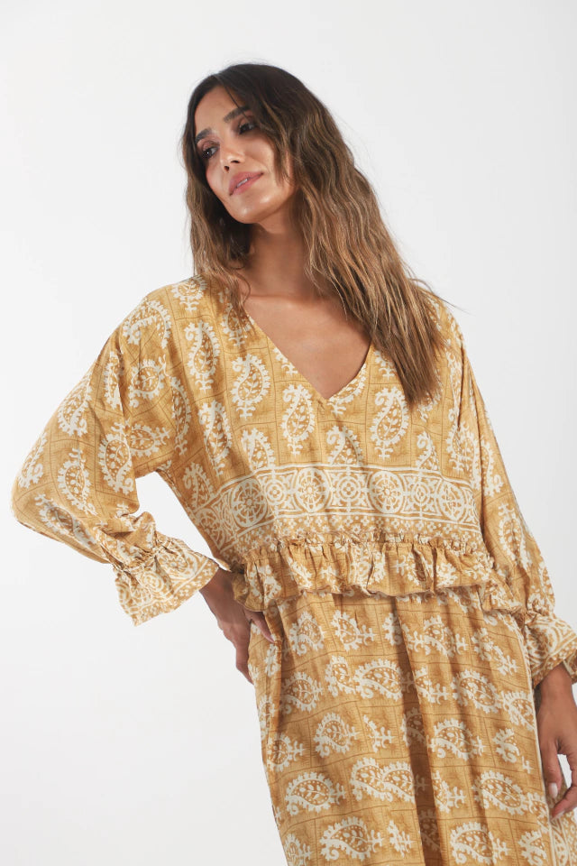 Vestido en seda fría miel