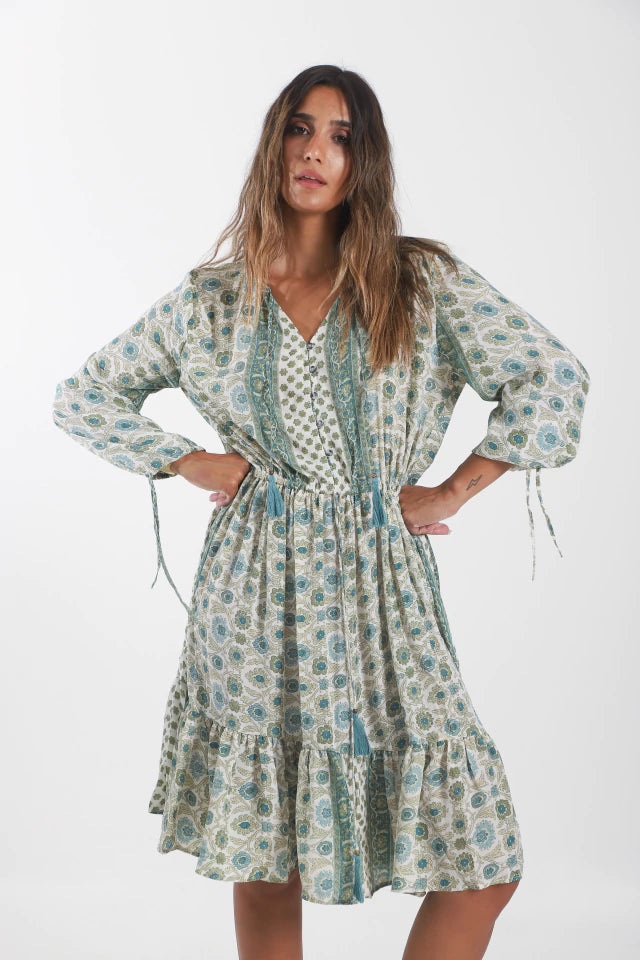 Vestido con mangas en seda fría