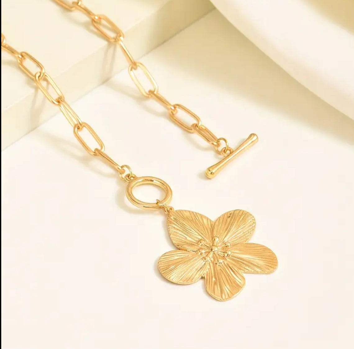 Cadena collar flor baño dorado