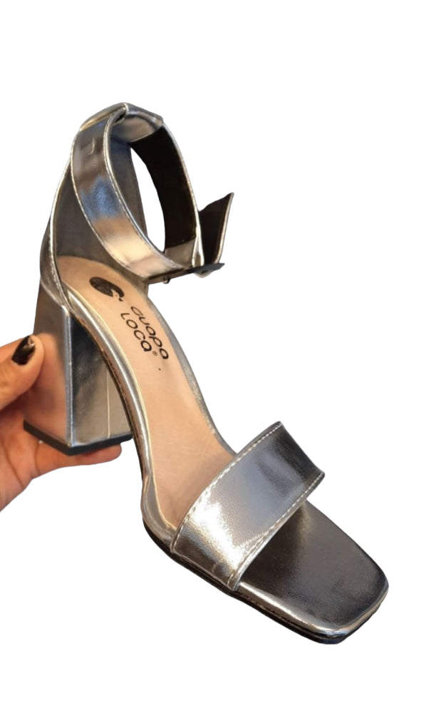 Sandalia color plata ocre con talonera y tobillera
