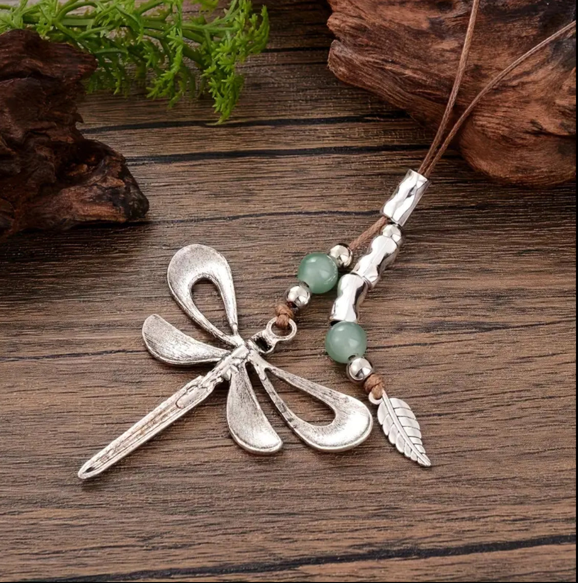 Collar Boho con libelula grande