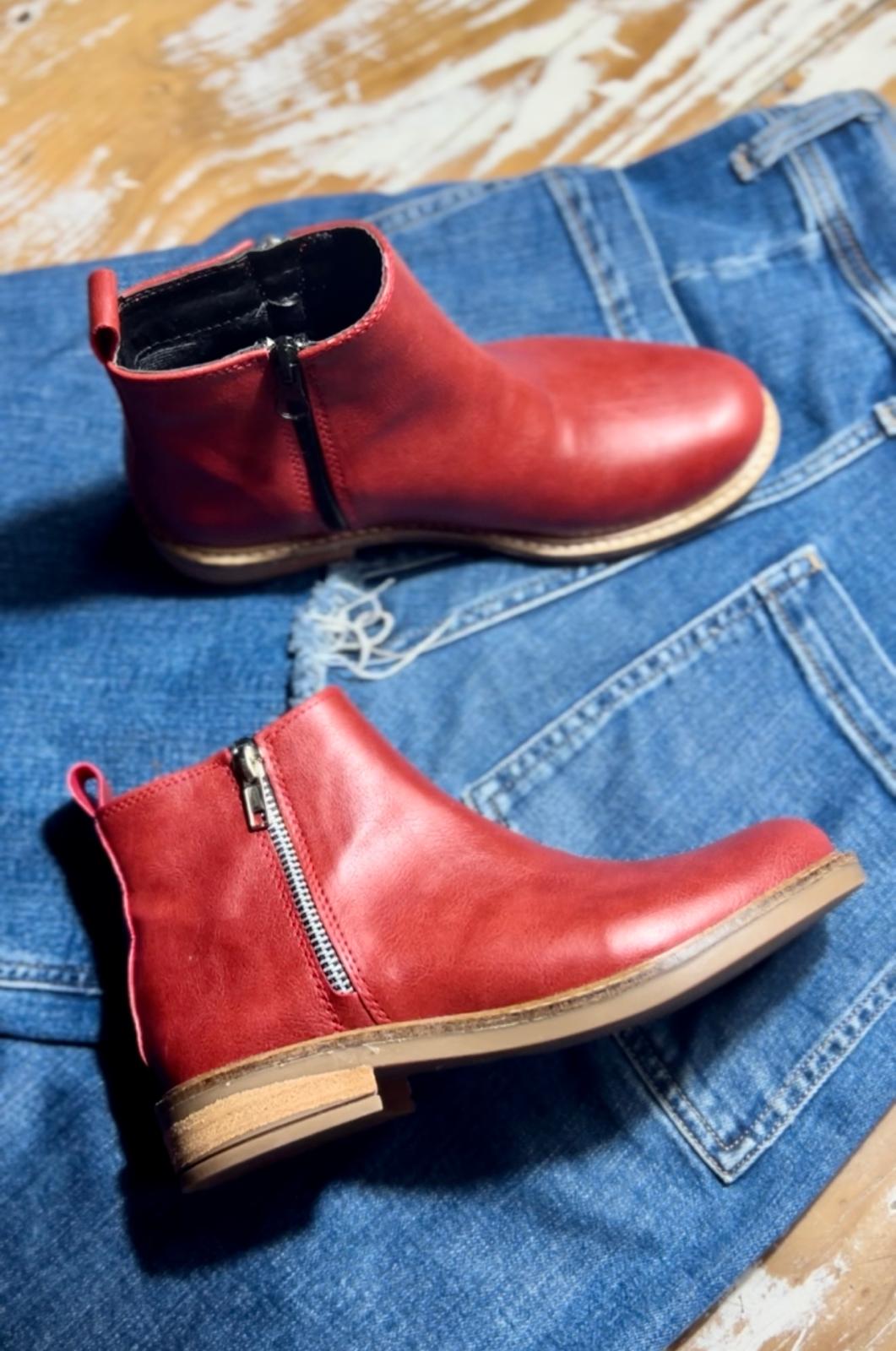 Bota en cuero rojo o bordo