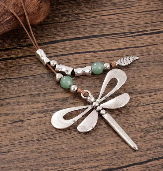 Collar Boho con libelula grande