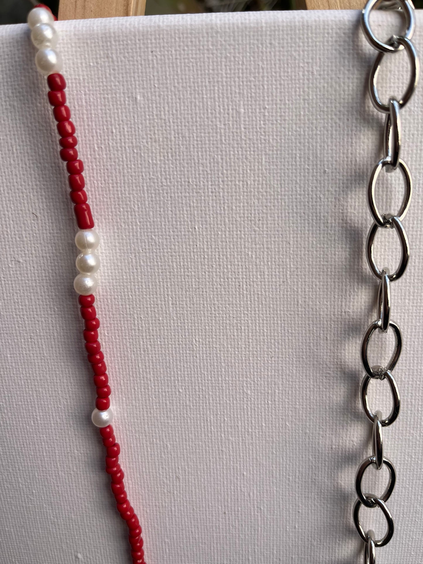 Collar combinado plateado y rojo