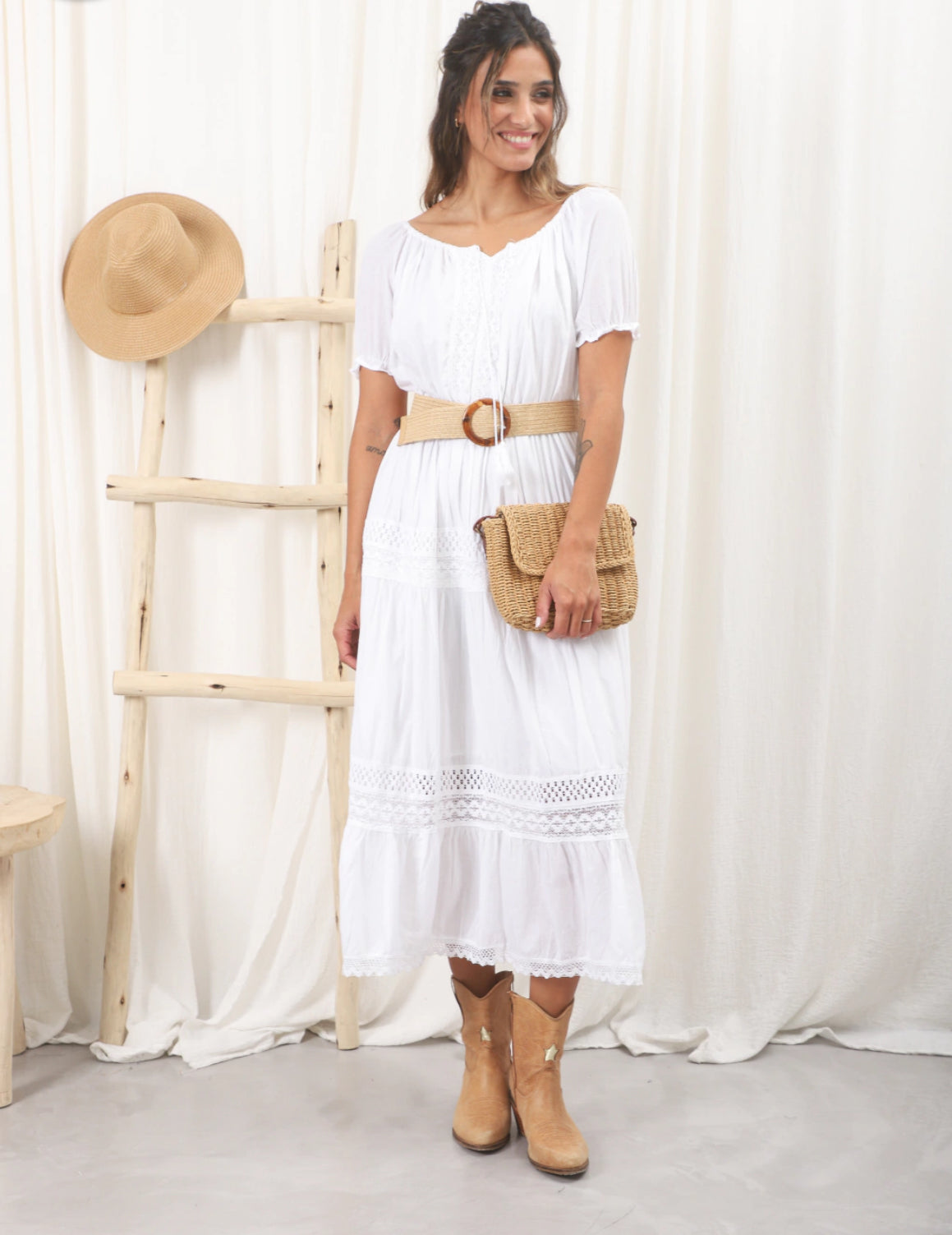 Vestido blanco con puntillas over size
