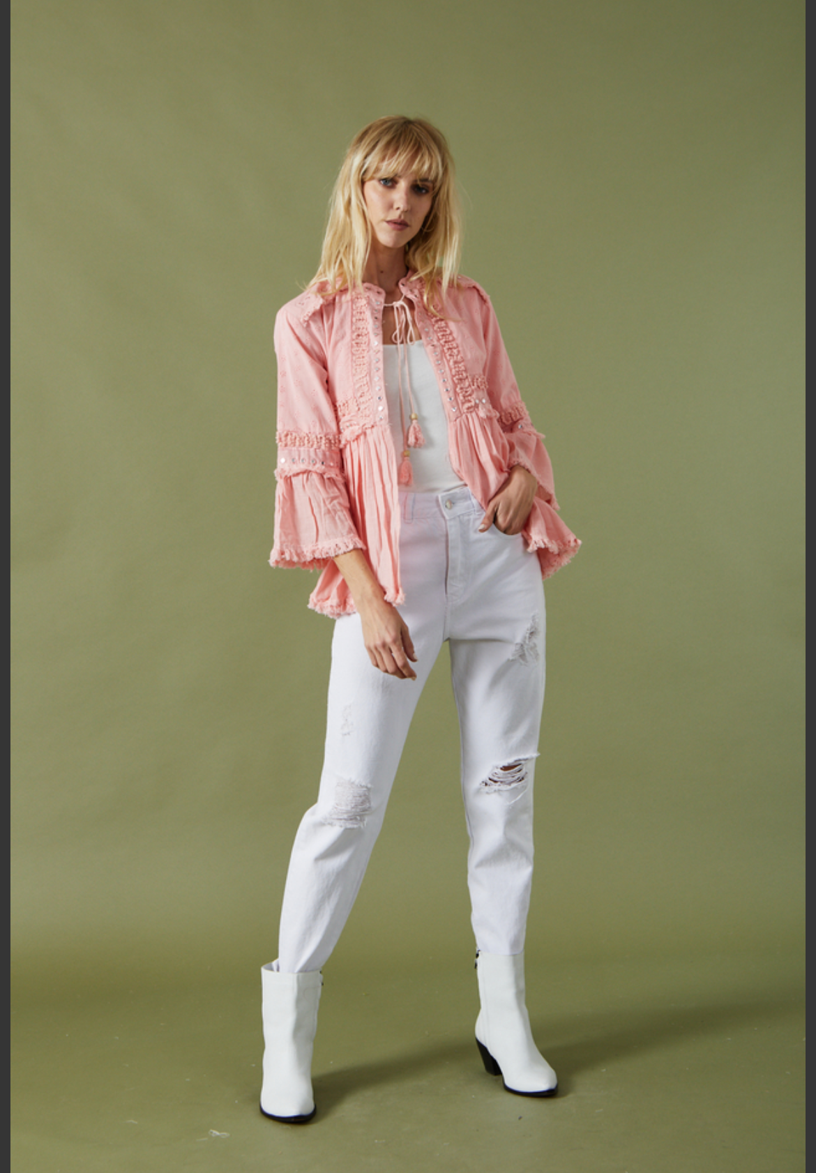 Chaqueta lienzo importado con apliques, un boho elegantísimo