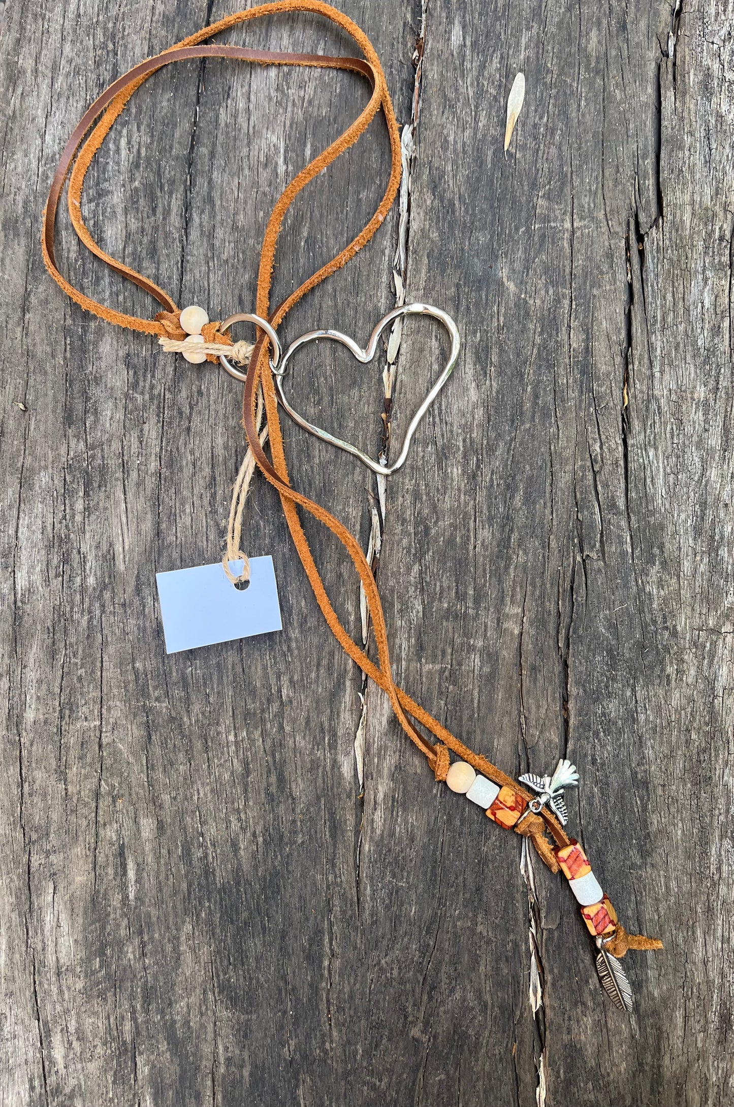 Collar de cuero corazón grande de cruzar