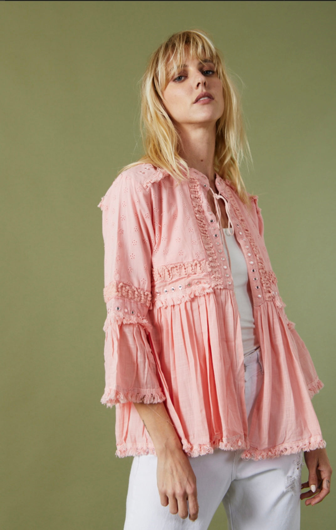 Chaqueta lienzo importado con apliques, un boho elegantísimo