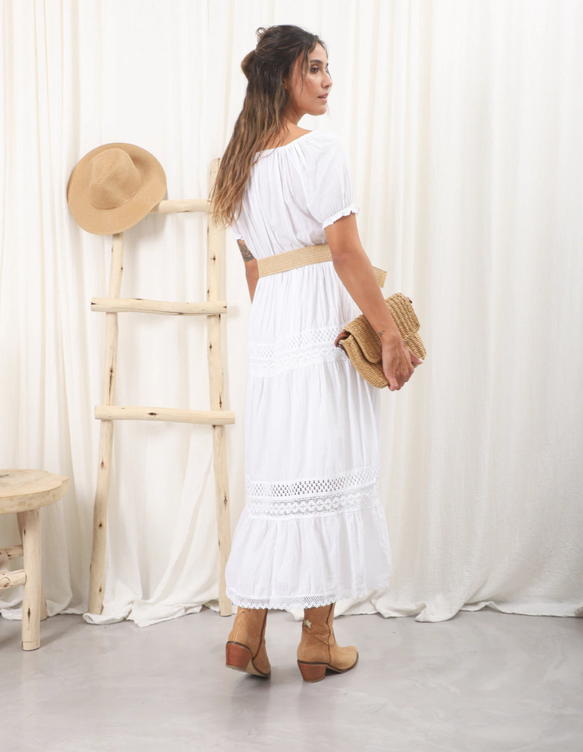 Vestido blanco con puntillas over size