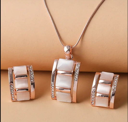 Conjunto cadena veneciana con dije más aros baño oro rosa