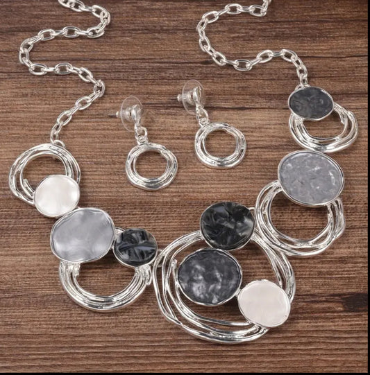 Conjunto brillante matiz gris azulado