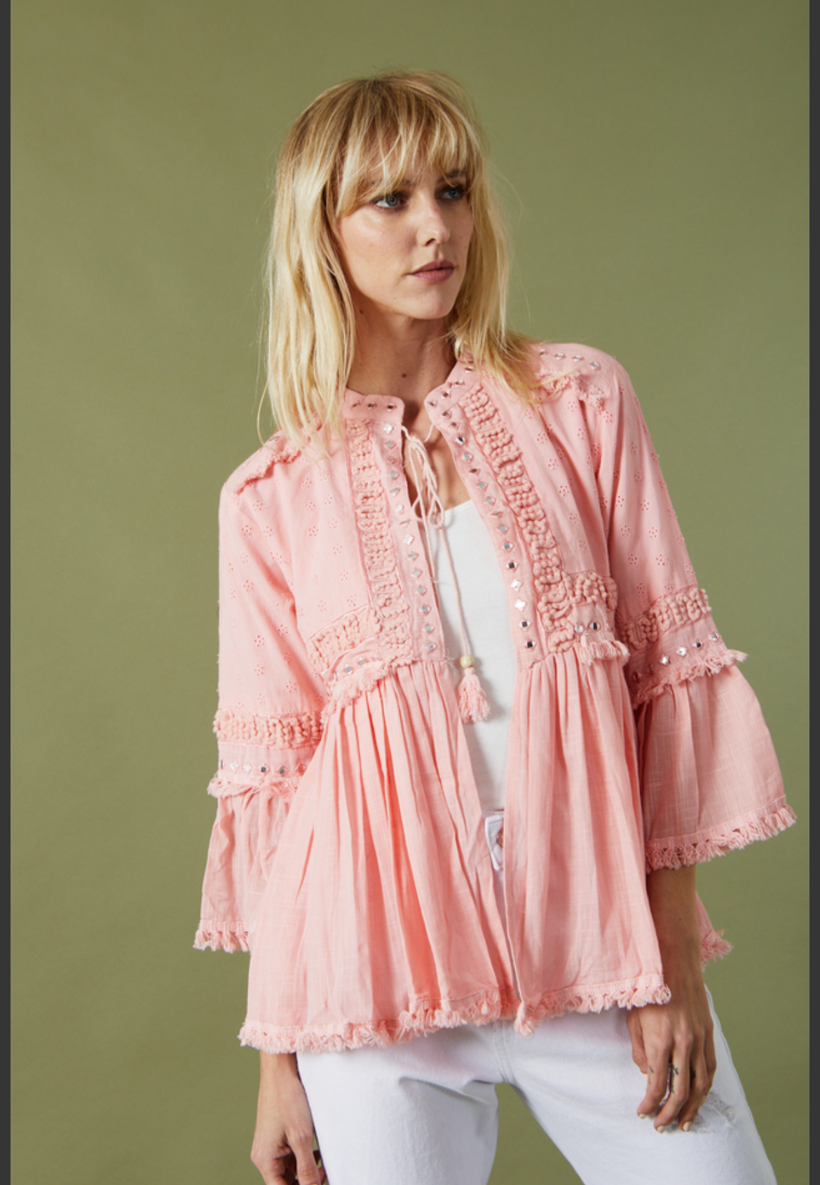 Chaqueta lienzo importado con apliques, un boho elegantísimo